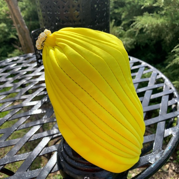 Sunny bright yellow cloche hat accented with a vintage jewelry piece - Picture 6 of 7